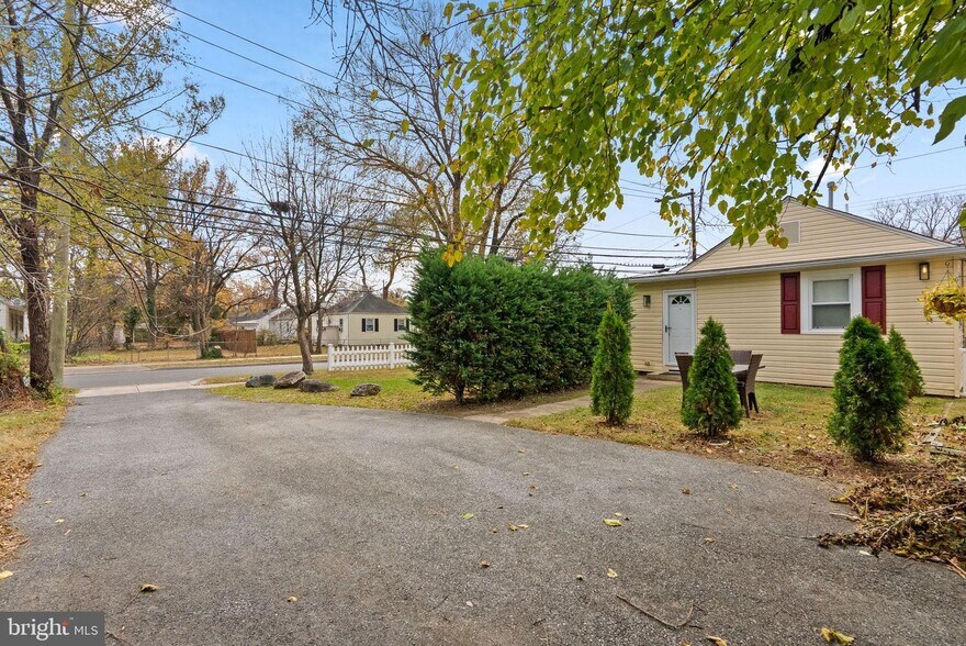 Building Photo - 5701 31st Ave