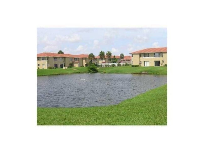 Building Photo - 10198 Twin Lakes Dr