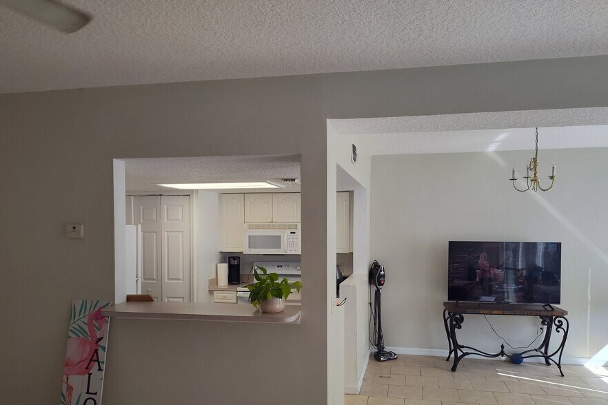 Building Photo - 400 Australian Way