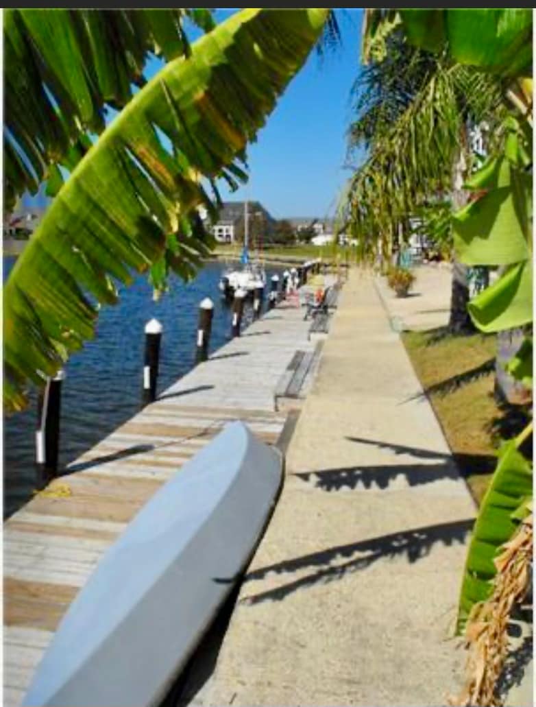 Building Photo - 1143 Marina Dr