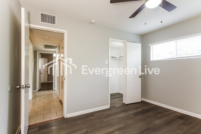 Building Photo - 3410 W Mariposa St