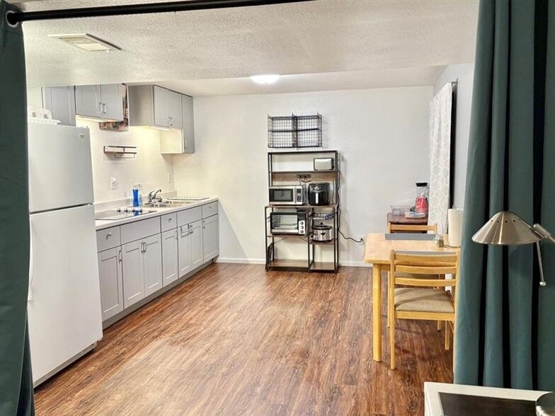 Building Photo - 2512 Hollingbourne Dr