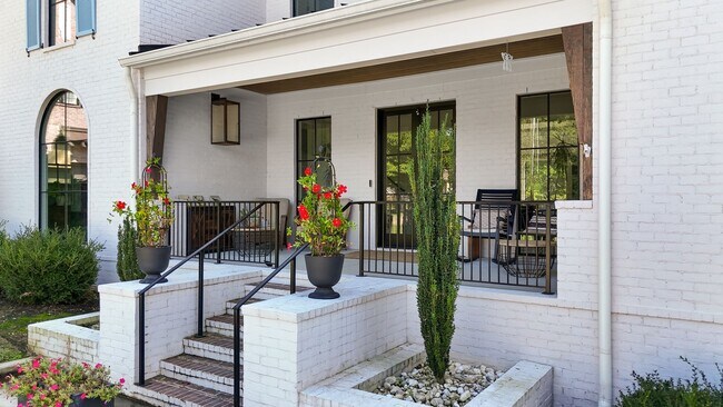 Building Photo - 3311 Skyline Dr