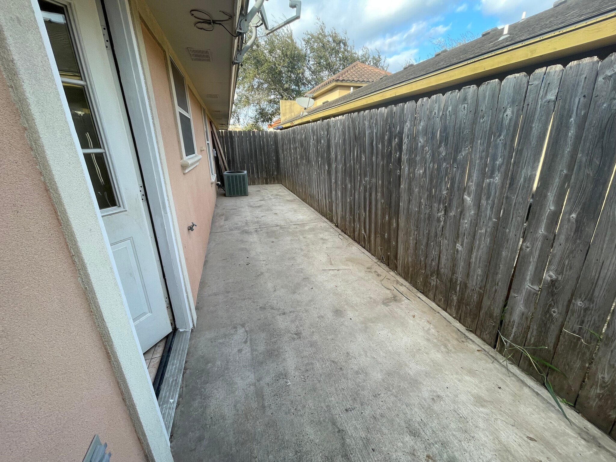 Building Photo - 1803 W Bronze St