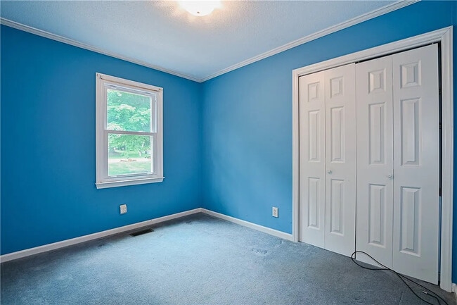 Building Photo - Room in House on Sanderson Dr