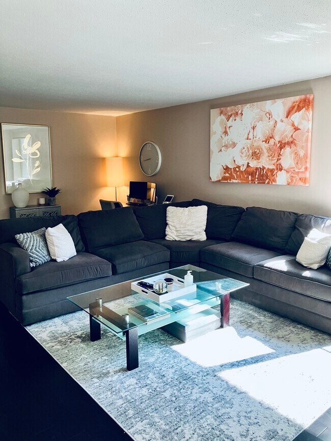 Building Photo - 1339 N Dearborn St