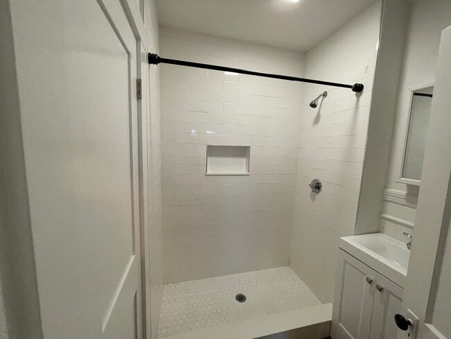 Building Photo - 9 Sumner Square