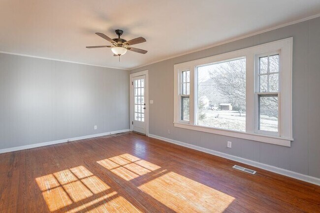 Building Photo - 209 S Moss Ave