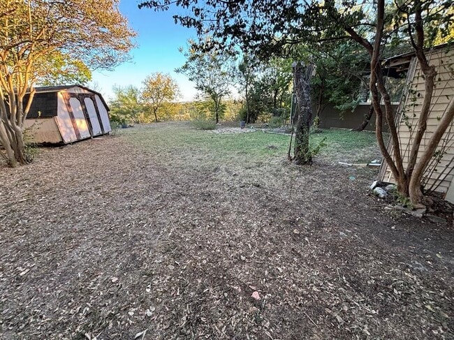 Building Photo - 2815 Crest Ave