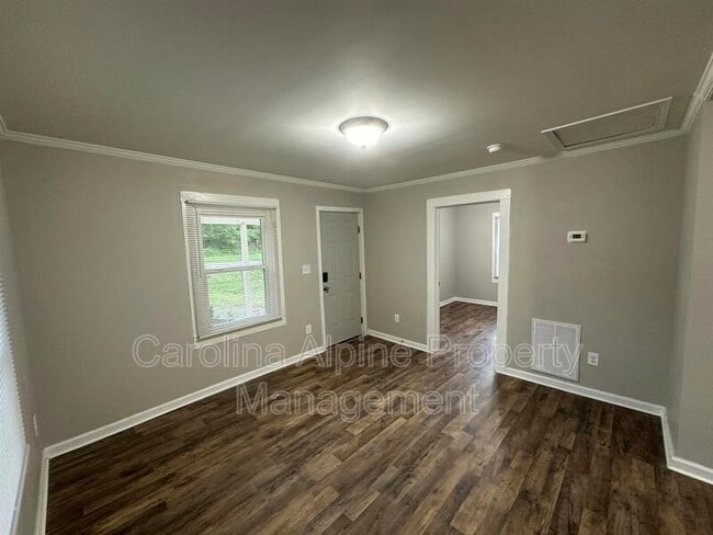 Building Photo - 416 Airline Ext