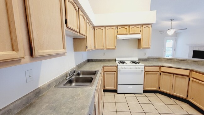 Building Photo - Charming 4 bedroom, 3 bath home in West Side El Paso!