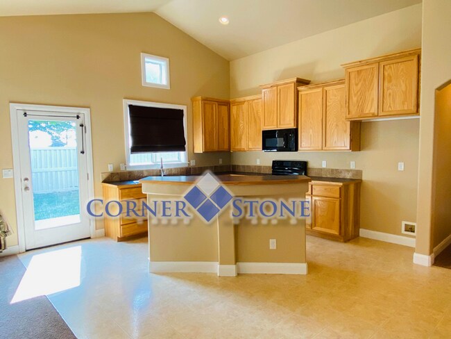 Building Photo - Middleton Home with Community Pool!