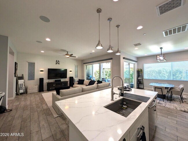 Building Photo - 6931 E Orion Dr