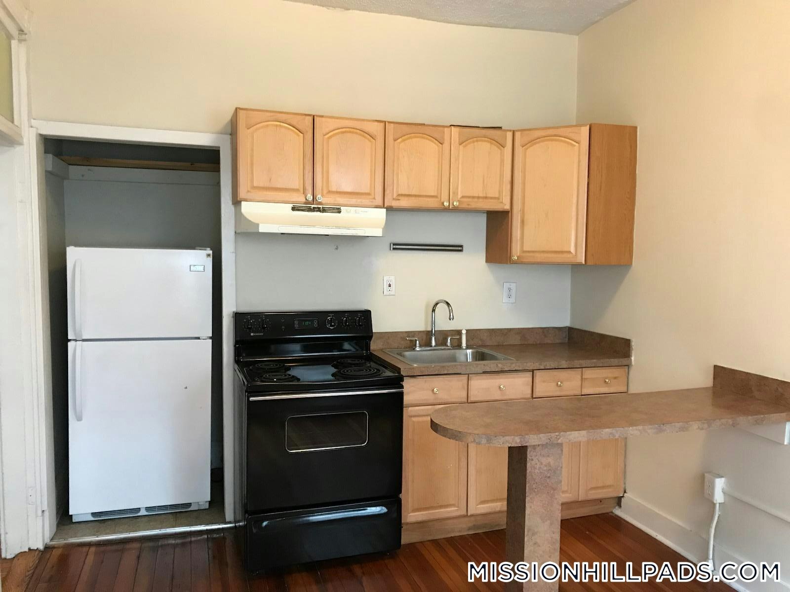 Building Photo - 883 Huntington Ave