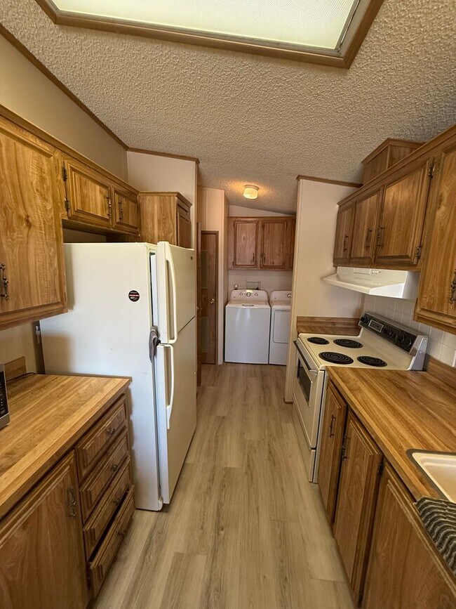 Building Photo - Two Bedroom Double Wide in the Fortuna Foothills!