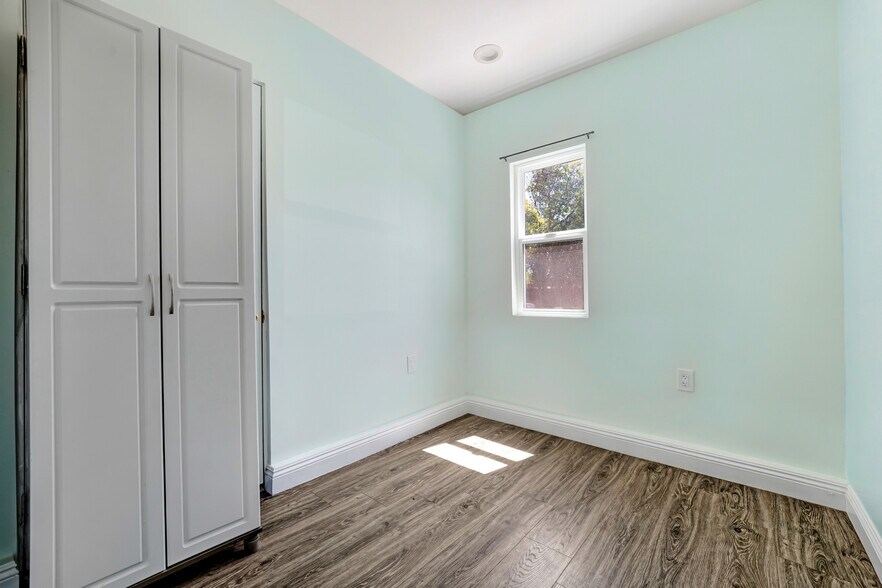 Building Photo - 20751 Parthenia St