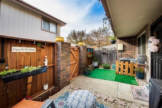 Building Photo - 4417 Westminster Dr