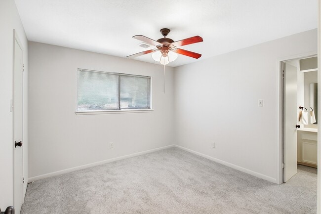 Building Photo - 5402 Summerfield Ln