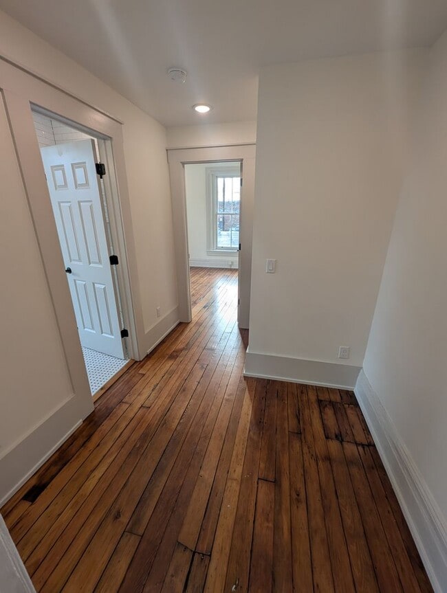 Building Photo - Gorgeous New 1 Bed 1 Bath Apartment in Historic Covington