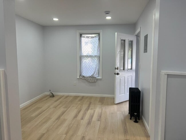 Primary Photo - 273 Maple Ave