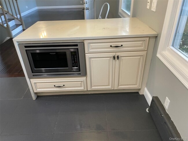 Building Photo - 10 Berry Ct