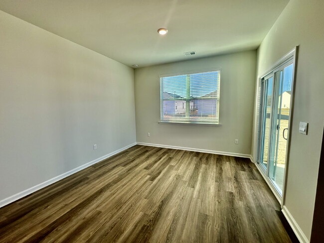 Building Photo - Three Bedroom Single Level Home in the Retreat at East Argent!