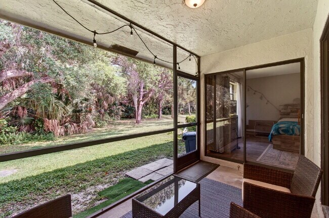 Building Photo - 460 Hardwood Pl