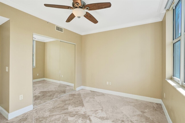 Building Photo - 101 S Ocean Dr