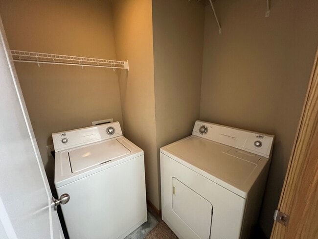 Building Photo - 1104 Flagstone Ln