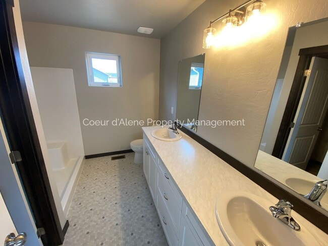 Building Photo - 3 Bedroom Home in Brookshire!