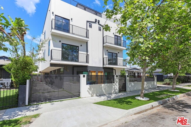 Building Photo - 2135 S Longwood Ave