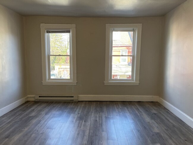 Building Photo - 3 Bedroom 1 Bath Home in Lancaster City - ...