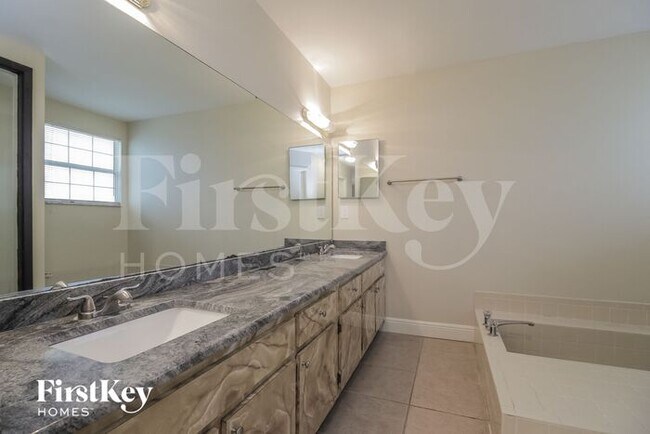 Building Photo - 1303 Willow Springs Ct
