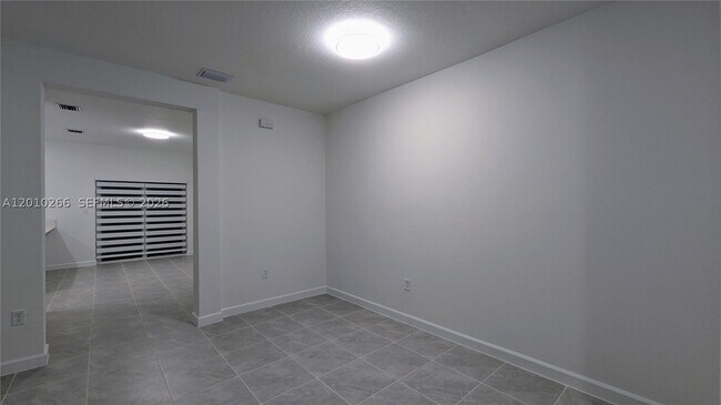 Building Photo - 2628 SE 28th St