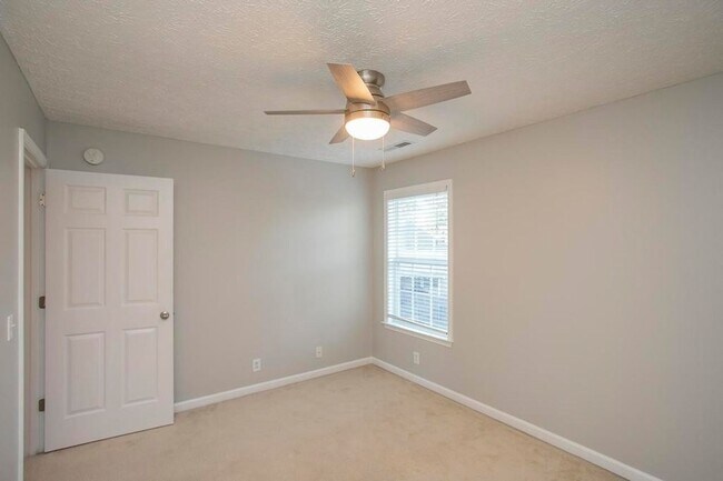 Building Photo - 1254 Lasalle Dr