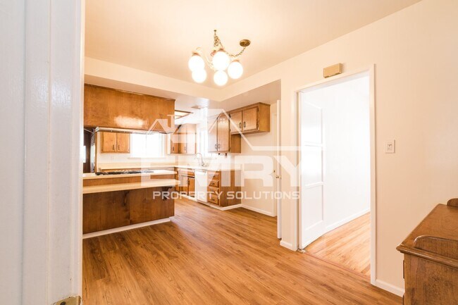 Building Photo - 4743 Levelside Ave