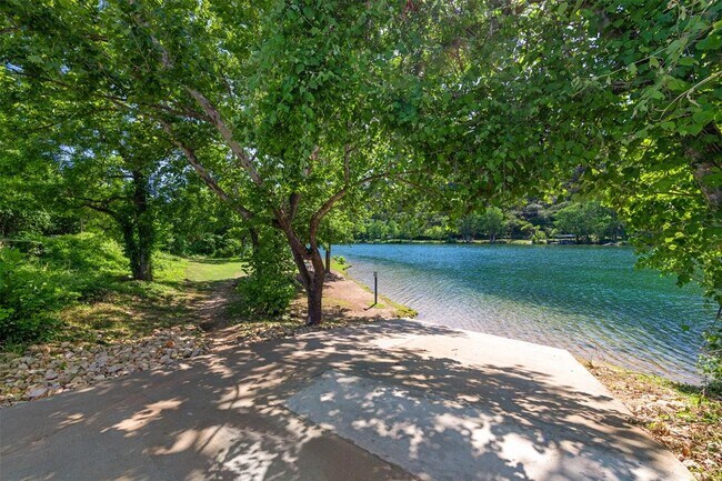 Building Photo - 13701 Montview Dr