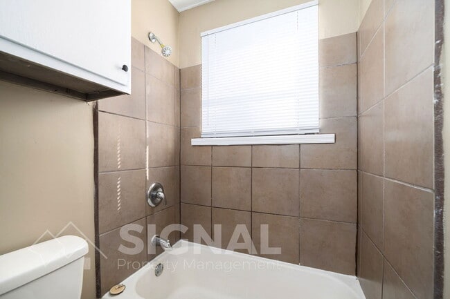 Building Photo - 1337 Woodward Rd