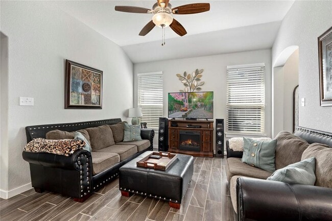 Building Photo - 334 Creekside Curve