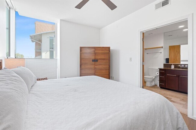 Building Photo - 1600 Barton Springs Rd