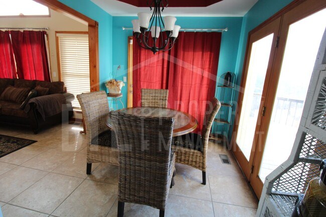 Building Photo - 4-bedroom, 3.5-bath home in Kirbyville, MO.