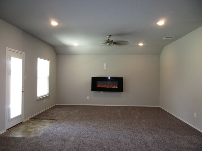 Building Photo - 3 BEDROOM, CONVENIENT TO SCOTT & WHITE