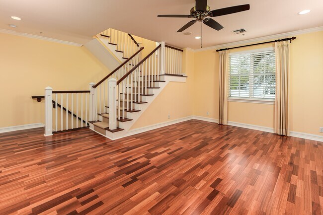 Building Photo - 310 Tuxedo Ln