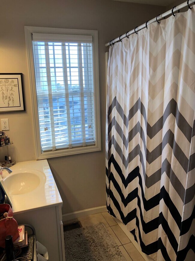 Building Photo - 2 Bdrm Avail July 2026;  $1,800 monthly