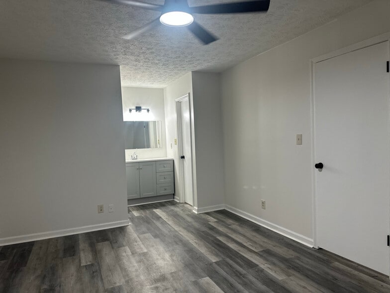 Building Photo - 849 Tall Deer Dr