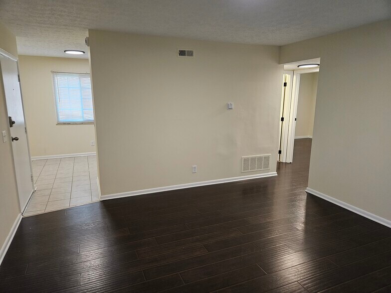 Building Photo - 395 E 13th Ave