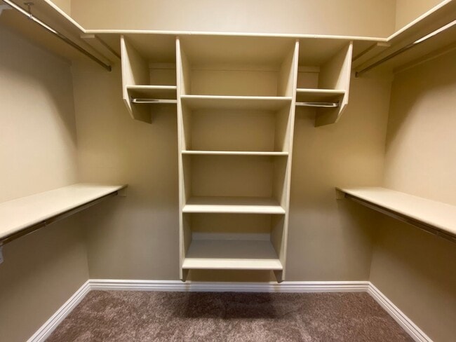 Building Photo - Lawn Care included!  4 bed 2.5 bath Neighb...