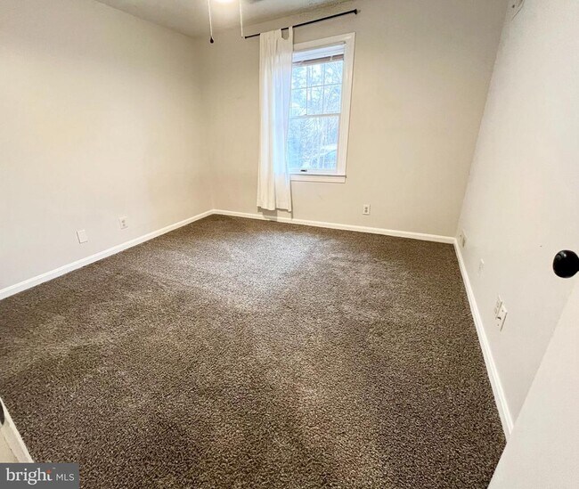 Building Photo - 11 Fenceline Dr