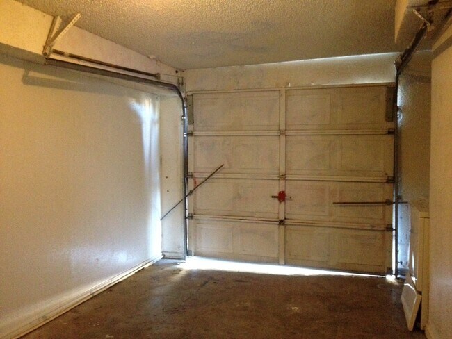 Building Photo - 232 Craddock Ave