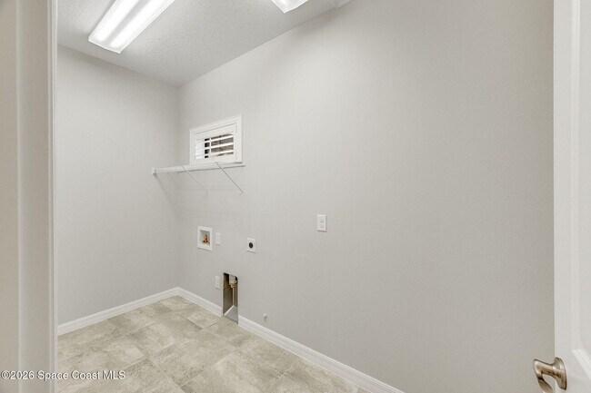 Building Photo - 8870 Napolo Dr